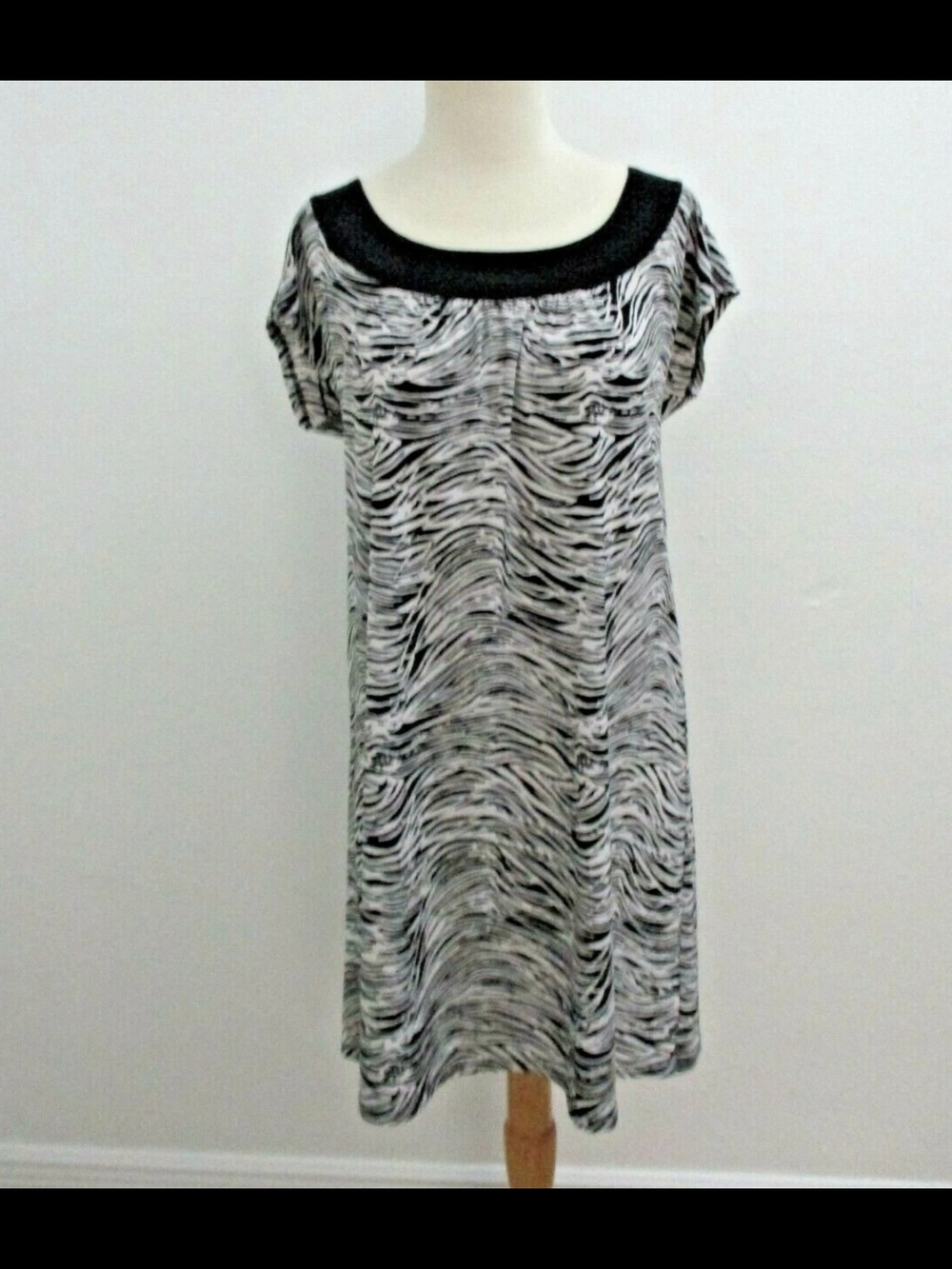 Michael Kors Black and White Scoop Neck‎ Printed Shift Dress